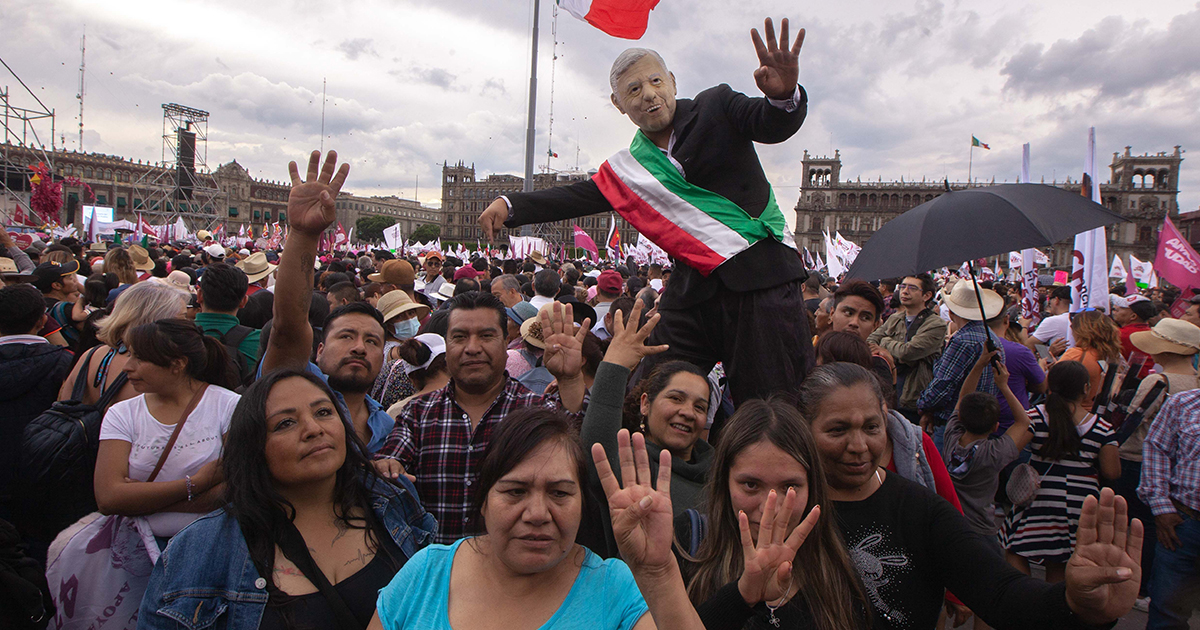 Convocatoria de López Obrador para transformar a Morena en un nuevo partido político tras la ruptura con el PRD.
