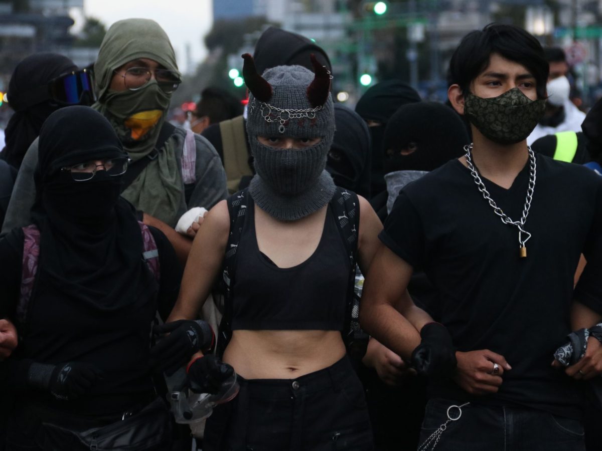 La Cámara Nacional de Comercio, Servicios y Turismo de la Ciudad de México dice que 3 mil 500 negocios se vieron obligados a suspender sus actividades y cerrar sus puertas de manera anticipada por la Marcha del 2 de octubre.
