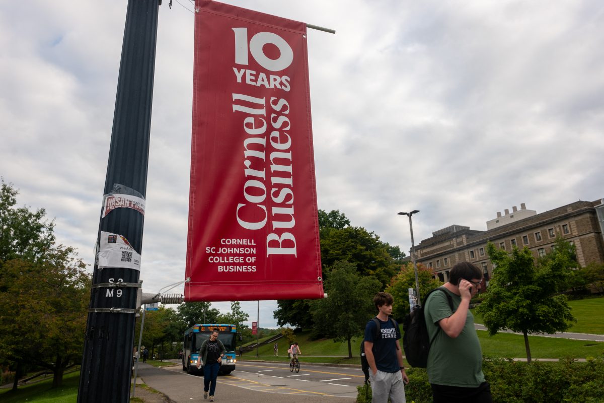 Universidad de Cornell abre revisión externa por caso de presunta violación grupal