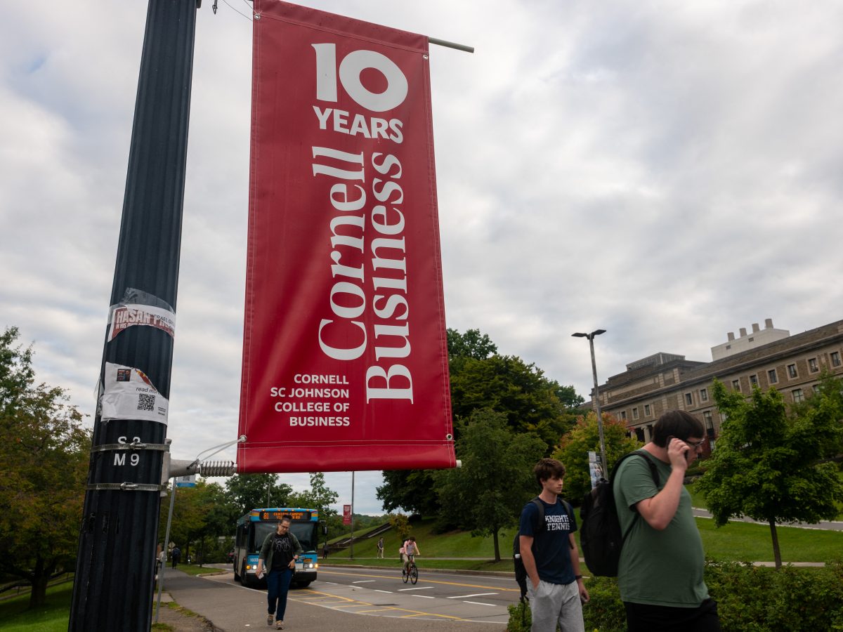 Universidad de Cornell abre revisión externa por caso de presunta violación grupal