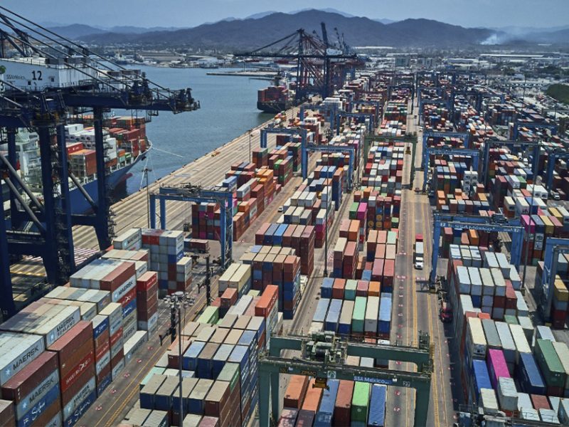 Los aranceles a China enfrían las operaciones del puerto de Manzanillo