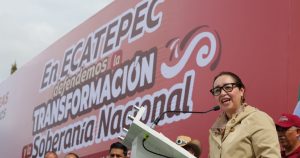 Azucena Cisneros alcaldesa de Ecatepec en asamblea informativa