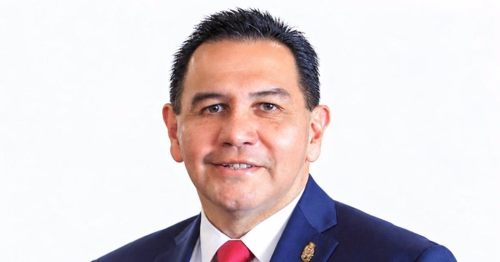 Cruz Pérez Cuéllar va por la gubernatura de Chihuahua al ganarle la nominación a Andrea Chávez