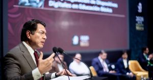Mario Delgado uso dispositivos digitales en educación básica