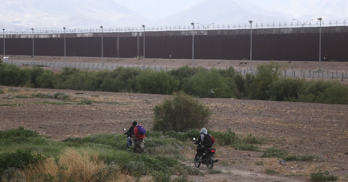 Migrantes en la frontera entre México y Estados Unidos