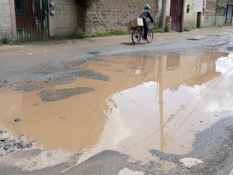 Colapso vial en Puebla por baches, grietas y hundimientos