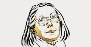 Ilustración gráfica oficial al estilo característico de la Fundación Nobel (trazos en tinta negra con sombreados y destellos dorados sobre fondo texturizado claro) que retrata a la poetisa, ensayista y traductora canadiense Anne Carson. En el dibujo, Carson aparece de tres cuartos con cabello lacio a la altura de los hombros, anteojos de armazón grueso y mirada serena hacia el frente.