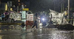 SAN GREGORIO BLOQUEO POR RECOLECTOR Y AGUAS NEGRAS