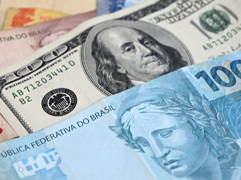Bolsa de Sao Paulo se dispara casi 9% tras primera vuelta encabezada por Flávio Bolsonaro