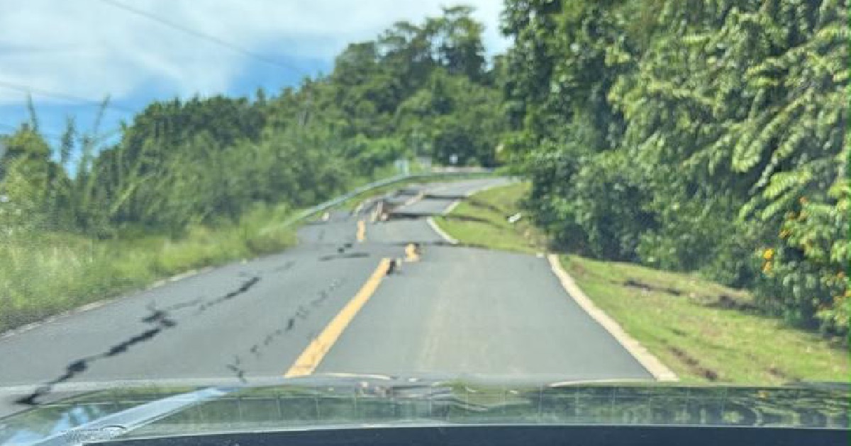 Daños en carretera de Panamá tras sismo de 7.7.