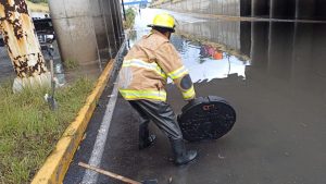 Lluvias inundan paso a desnivel del Blvd. Atlixcáyotl