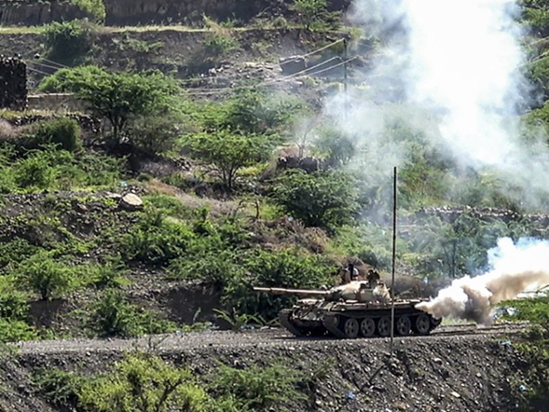 Gobierno de Yemen lanza contraofensiva contra los hutíes y Arabia Saudita suma apoyo de Pakistán y Turquía