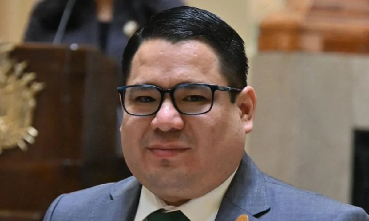 Bolivia investiga por lavado de activos y narcotráfico al fiscal general Roger Mariaca, detenido dos días después de que EU cancelara su visa.