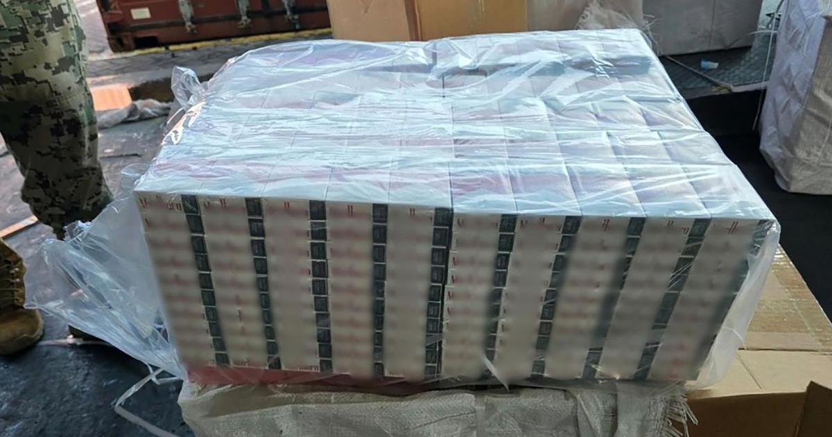 Caja con cientos de cajas de cigarros apócrigo 