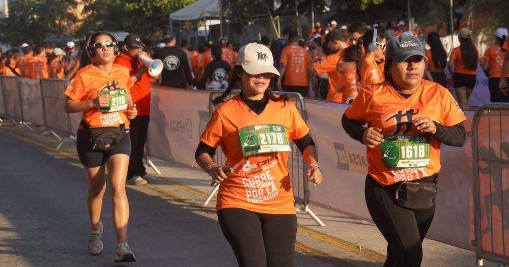 Algunas corredoras durante la Carrera Contecon 2025 en Manzanillo 
