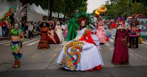 Catrinas desfilando en Reforma