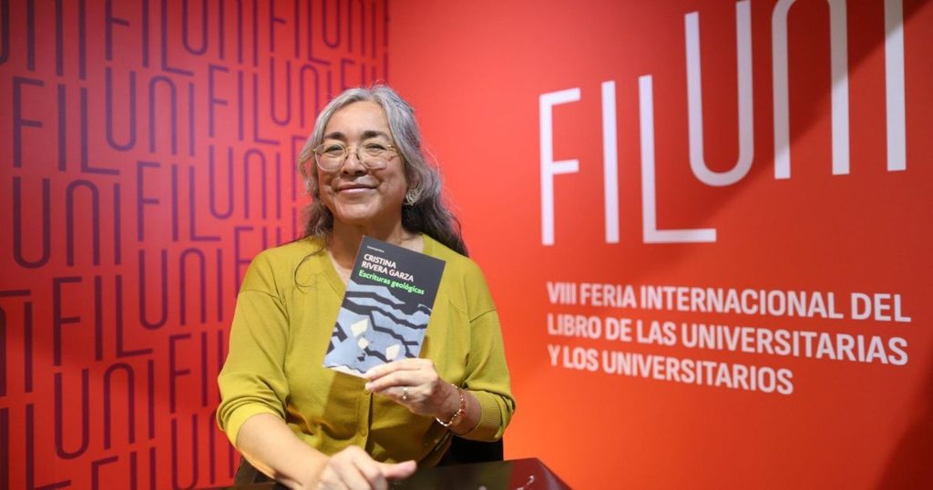La escritora Cristina Rivera Garza en la FIL Universitaria 