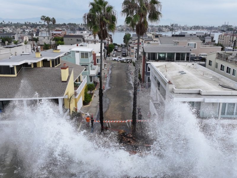 Costa oeste de EU se recupera de los destrozos provocados por la tormenta Rachel