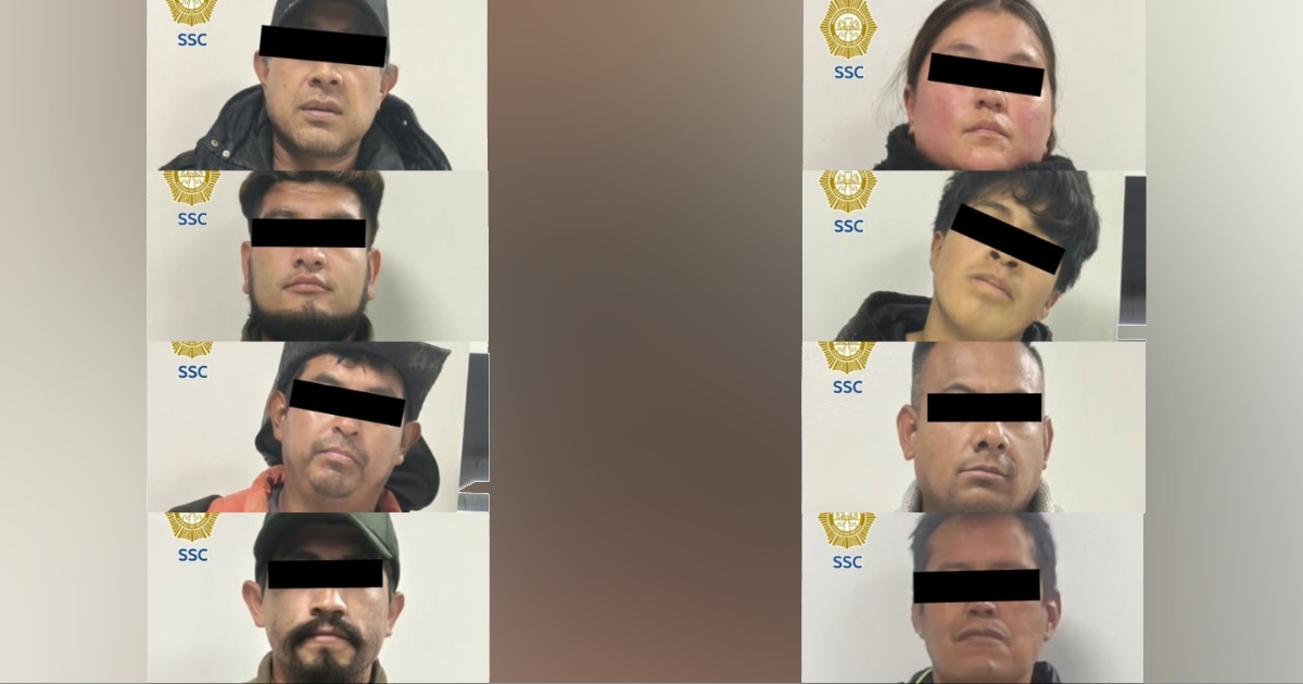Collage con ocho fotografías de personas con los ojos cubiertos correspondientes a las 8 personas detenidas 