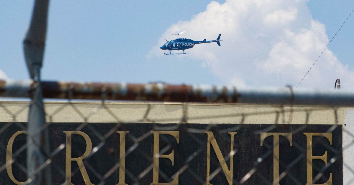 Helicópero sobrevuela el reclusorio