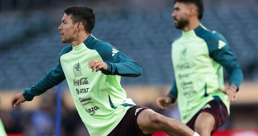 Hirving Lozano en entrenamiento de la Selección Mexicana