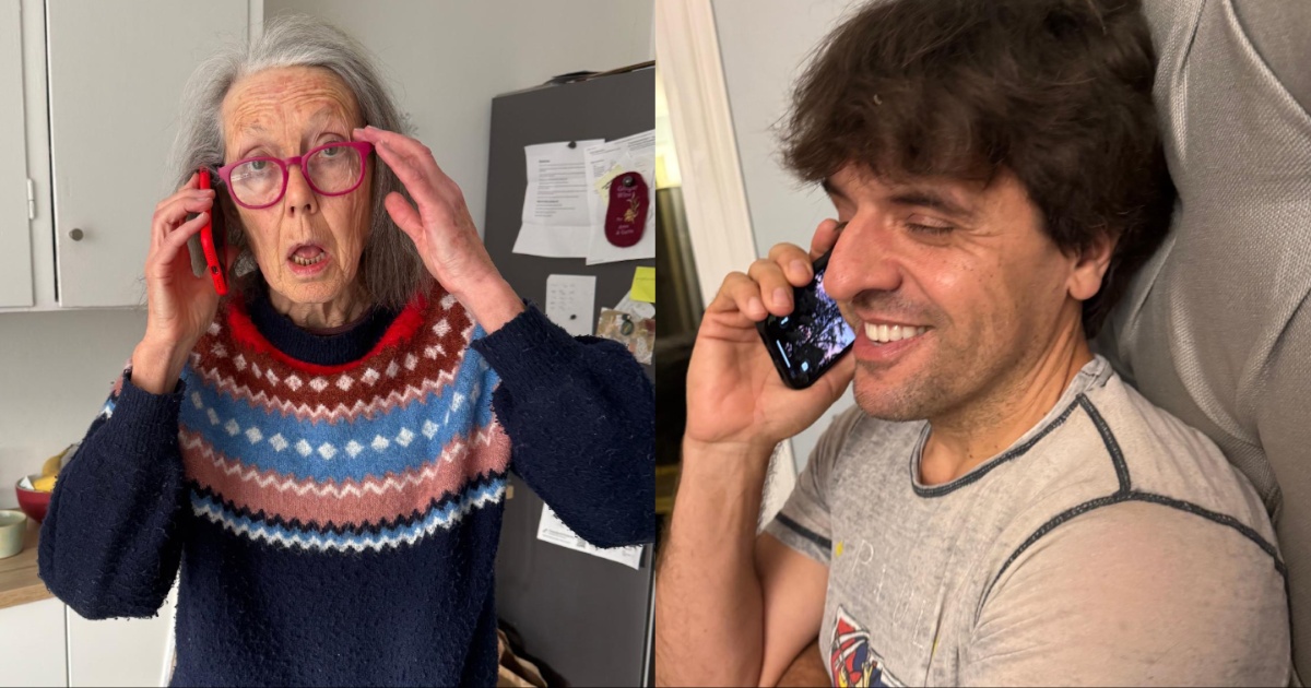 Composición fotográfica dividida en dos paneles que retrata la reacción telefónica de galardonados al recibir la llamada de notificación del Premio Nobel. A la izquierda se observa a la poetisa y ensayista canadiense Anne Carson vistiendo un suéter azul de punto con patrones geométricos y anteojos rosados, sosteniendo su teléfono inteligente con expresión de asombro y sorpresa. A la derecha, en primer plano de perfil, aparece un hombre joven/maduro con cabello castaño y camiseta gris sonriendo al contestar la llamada telefónica oficial.