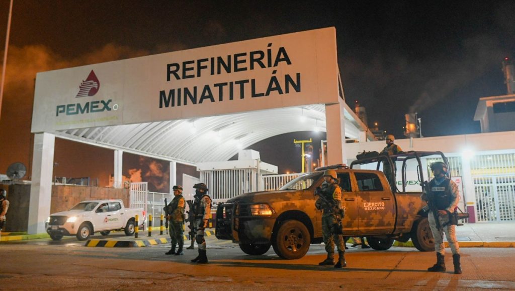 Pemex confirma dos trabajadores heridos tras ataques en Refinería Minatitlán