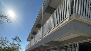 Exalumos de una secundaria en Torreón, Coahuila ingresaron al plantel y atacaron a personal docente ocasionando la muerte de la subdirectora.