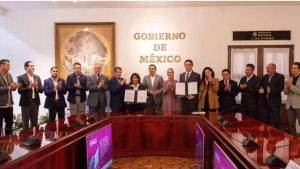Sheinbaum sostuvo reunión con productores de aguacate y firmó dos acuerdos para garantizar y fortalecer la producción y exportación.