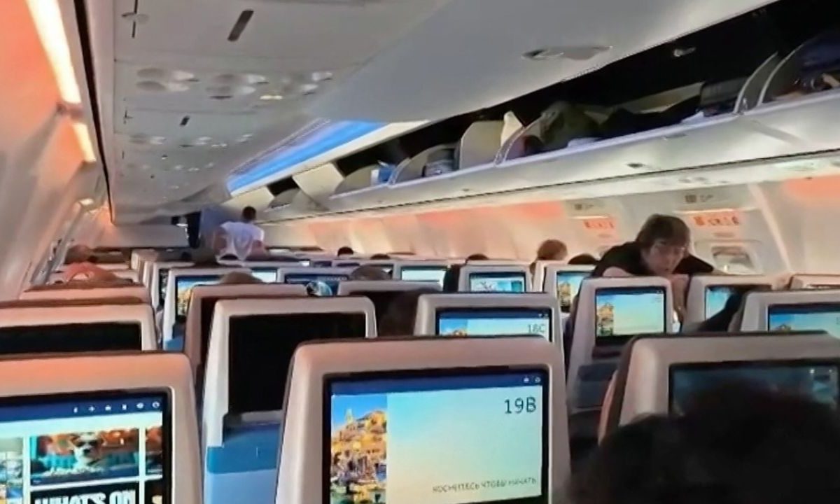 Donald Trump dijo el jueves que era probable que Teherán estuviera implicado en un ataque de un piloto contra un vuelo de Flydubai a Israel.