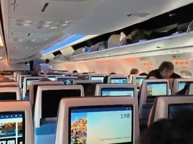 Trump promete golpear 'muy duro' a Irán si se le vincula con ataque a Flydubai